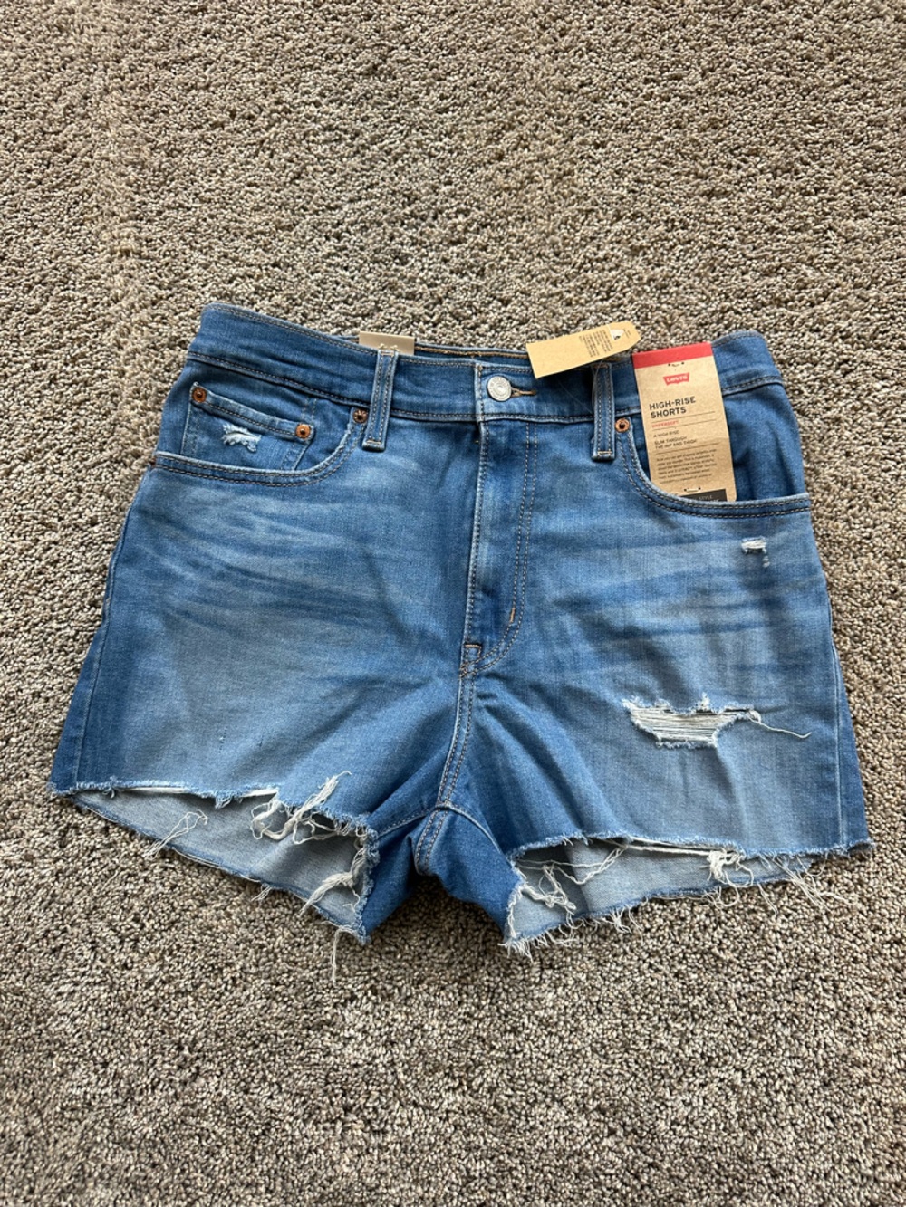 NWT Levi’s size 10 High-Rise hypersoft distressed denim shorts